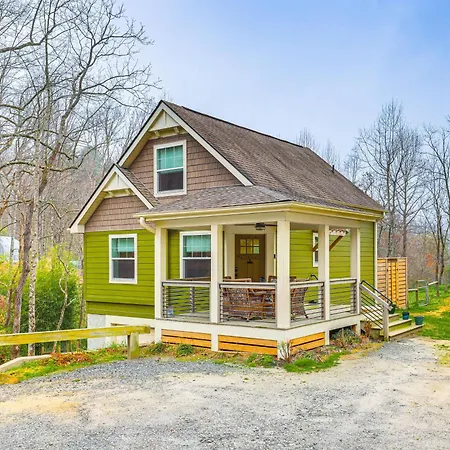 On Farm Charming Hendersonville Retreat!